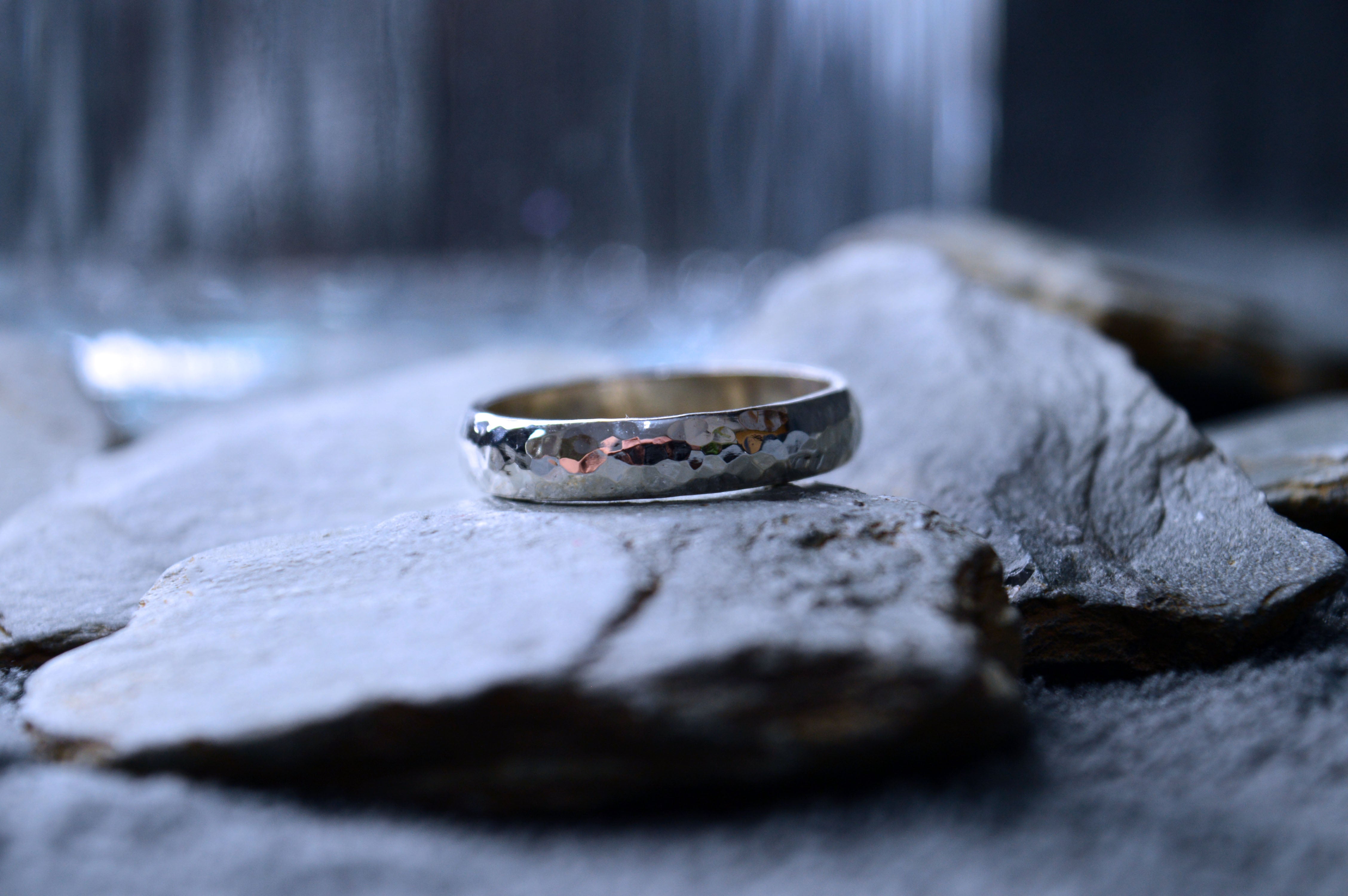Dela Comeco 4x2mm Handcrafted Patterned Silver Ring