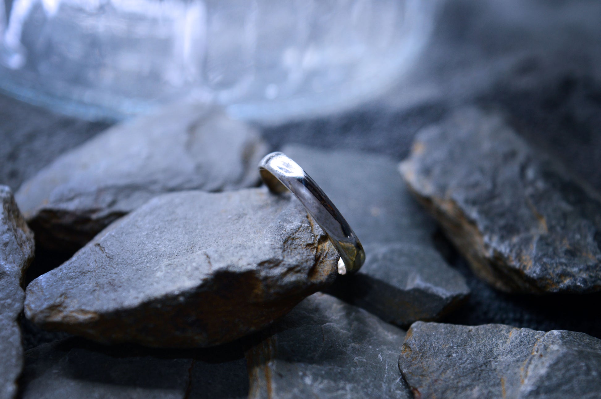 Classic half-round wedding band in 925 sterling silver, 3 x 2mm width.