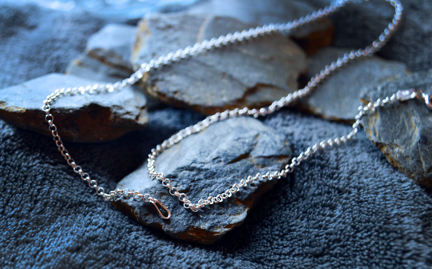 2mm thick dainty belcher necklace, set in 925 silver.